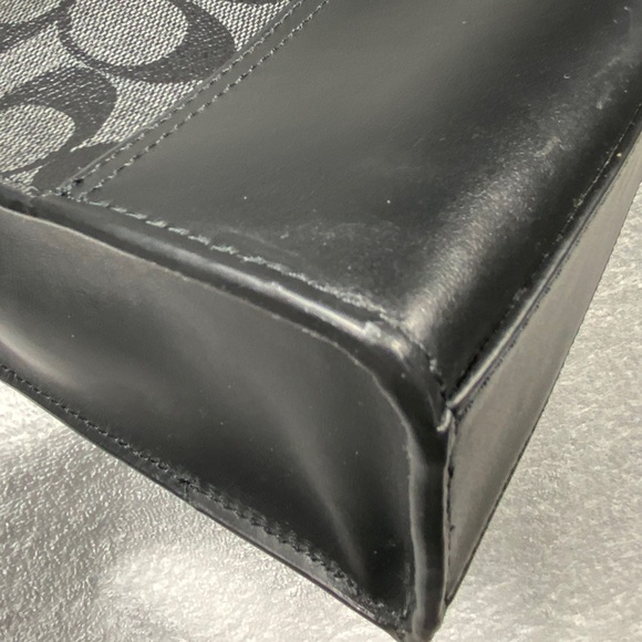 Coach Graham Structured Tote - C3232 - Picture 14 of 16